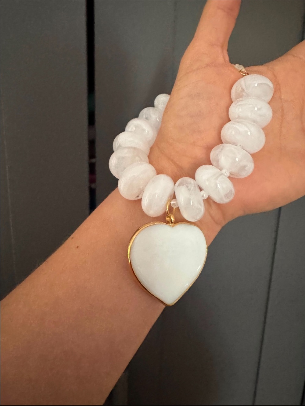 White Heart Statement Brazalete– Elegance & Love